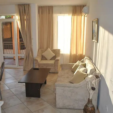 Apartment Casa Brava 2 *