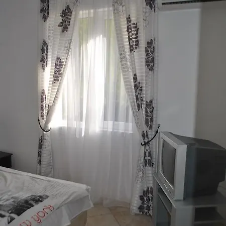 Apartment Casa Brava 2 *